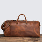 Detachable padded shoulder strap on leather weekender